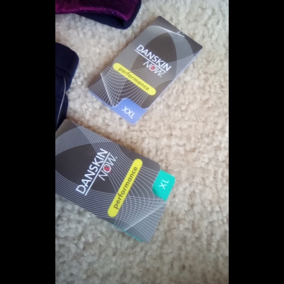 Two-piece bra and shorts kids working out set - Picture 4 of 4